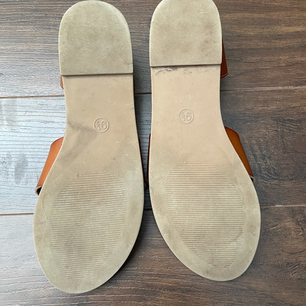 Universal Thread Sandals - Picture 3 of 4